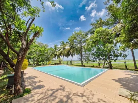 Flamingo Lake Resort