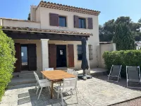 Beachfront villa, terrace and air conditioning, 5 min beach