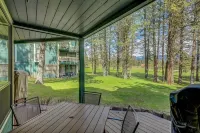 Charming condo on the golf course. 15 min from McCall.