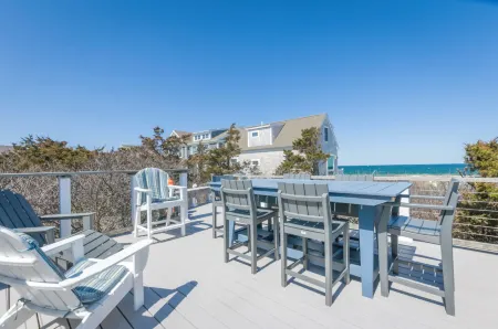 Stunning Ocean View Deck and Gas Fireplace - Charming Coastal Retreat Отели рядом с достопримечательностью «Dexter Grist Mill»