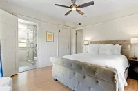 Charming Historic Retreat with Private Backyard - Inviting Oasis