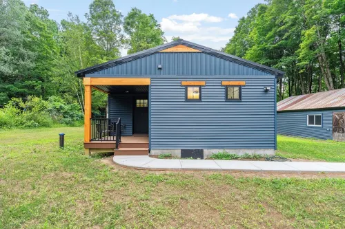 Peaceful cottage retreat near Saratoga Springs, Adirondacks & local lakes Hotels in Greenfield