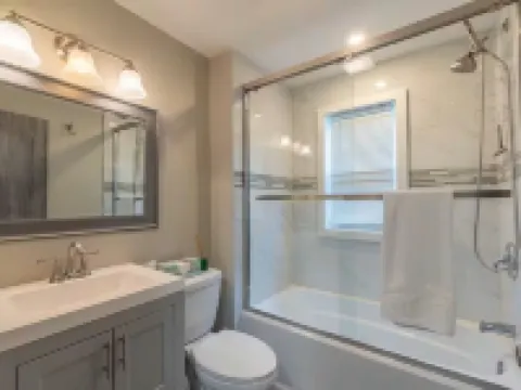 2-bedroom apartment in brilliant Montclair with AC, WiFi Hotels in Montclair