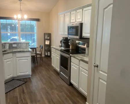 Family Oasis in Milton – 4BR, Sparkling Pool, Pet-Friendly & Fully Fenced! Hoteles en Milton