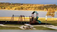 Lakefront Retreat with Spectacular Panoramic Views. Pet Friendly!