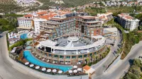 Qlusive Hotel فنادق في Bayraklidede Mahallesi