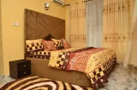 A cozy home apartment that serves as home away from home. โรงแรมใน