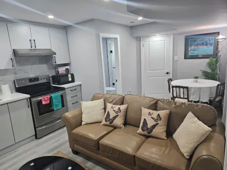 Cozy 2 Bedrm with separate entrance