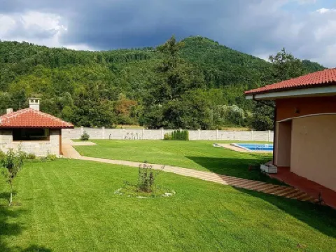 BULGARIA truffle adventure - TRUFFLE SEARCH! Hotel a 