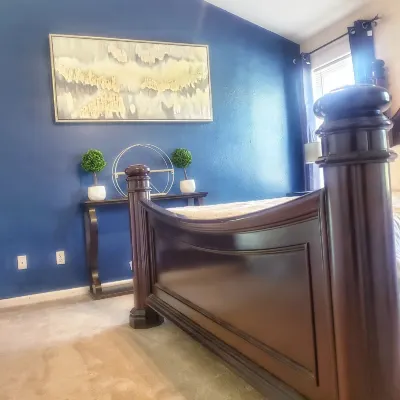 2 King Rooms+2 Queen Rooms~ Spacious Yard~ 15mins to FLW gate.