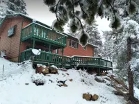 Cozy 4-Bedroom Cabin w/ Hot Tub + King Master Bed Hotels in Bailey
