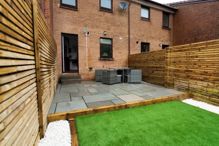 Stylish 2 Bedroom home in Glasgow Отели в г. Ньютон Мернс