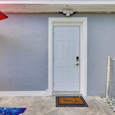 2 Mi to Hard Rock Stadium Studio in Miami Gardens