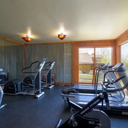 Mountain Adventure Getaway- Cozy 2-room condo in Eden with WiFi and washer/dryer