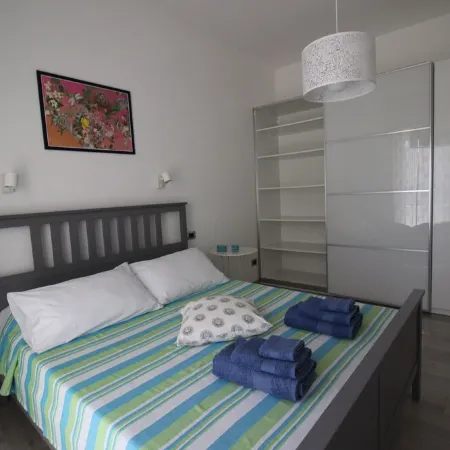 Ostia-apartment 50 mt from the beach, near historic center-sea view