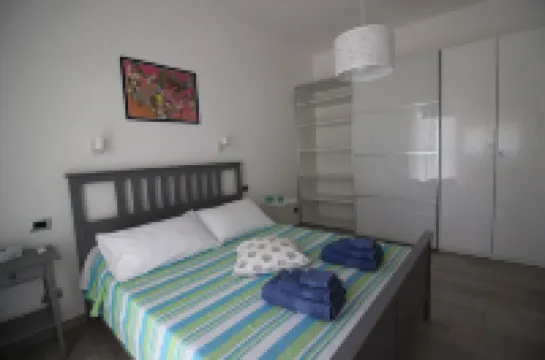 Ostia-apartment 50 mt from the beach, near historic center-sea view