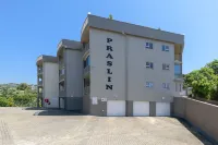 Sea View Holiday Apartment.  Walk to the Beach.  Exclusive use roof-top deck.