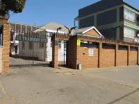 Diamond Apt with Wifi, Netflix,YouTube& Dstv فنادق في Johannesburg South