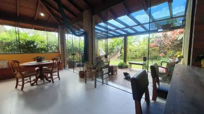 Cozy House with Jacuzzi in a Gated Community, Praia do Campeche, Floripa, SC Hotels in Campeche
