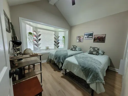 New Cozy 3Br Retreat + 2-Car Garage in Historic Texarkana