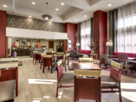 ハンプトン イン & スイーツ コーディール コーディールのホテル