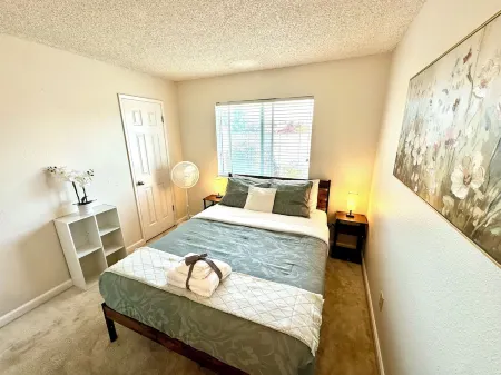 4-bedroom house in fantastic Fremont Отели в г. Фремонт