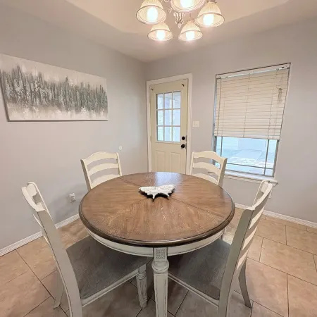 3 Bedroom with WiFi and AC in Weslaco