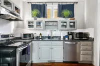 Cozy Patio and Access to Exclusive Club - Charming Historical Haven