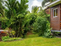 Au Jardin Déole - Villa Bois Avec Piscine Hotels in Sainte-Rose