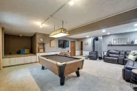 Large Home w/ Game Room, 4 Mi to Mississippi River - parking