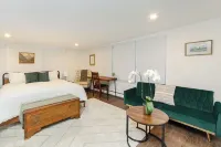 Spring Creek Farmhouse Luxury Family Retreat on 25 acre with direct river access Hotels in Cairo