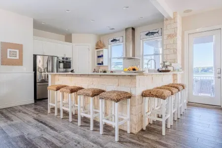 Big Blue on Lake LBJ with Pool & Spa