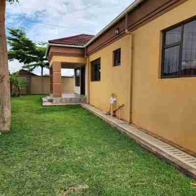 Deluxe Two-bedroom Apartment Hotel Exterior