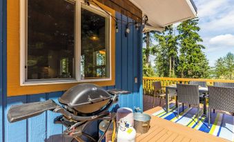 Mid-Century Beach Cabin by Avantstay Walk to Beach