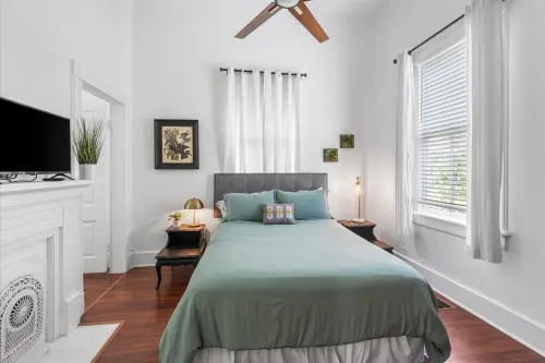 Historic Stylish Cottage 5 Min Walk to Downtown Mobile