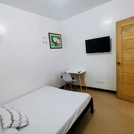 Charming bungalow with AC and WiFi in peaceful Angeles