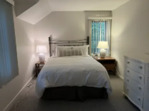 Lake Delavan Guest House with boat slip! Hotels in Delavan Lake