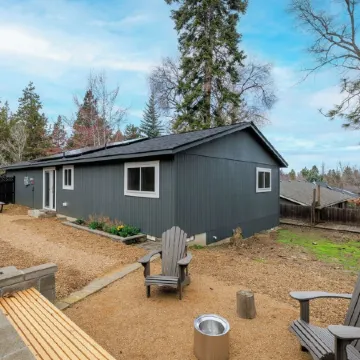 Cozy 3BR Retreat in Midtown Bend
