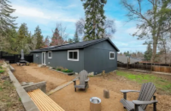 Cozy 3BR Retreat in Midtown Bend