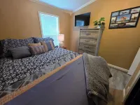 3Br & 2BA Home, King, 2.7 mi to Airport