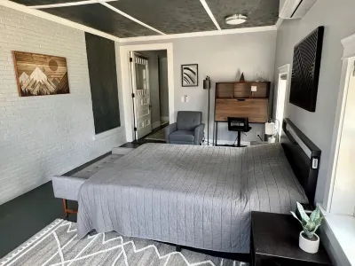 Crosby Street Suite - Freshly Renovated 3 Bedroom near Downtown Augusta Hotels near University of Maine at Augusta