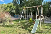 Modern Villa with Pool & Vineyard Views – Heart of Provence Các khách sạn ở Le Puy-Sainte-Reparade