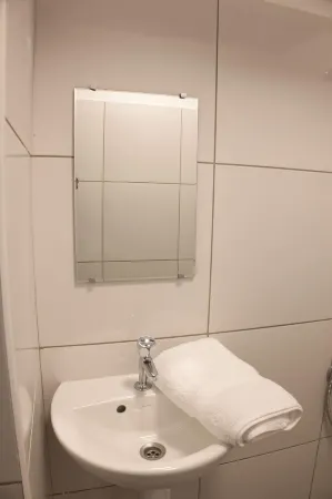 Airport Manini Lodge Studio 8