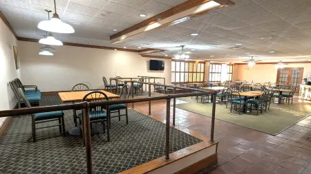 Days Inn by Wyndham Seguin TX Отели в г. Джеронимо