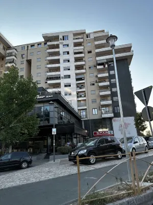 Entire apartment near lake and castle - couple/family friendly Hotels in 