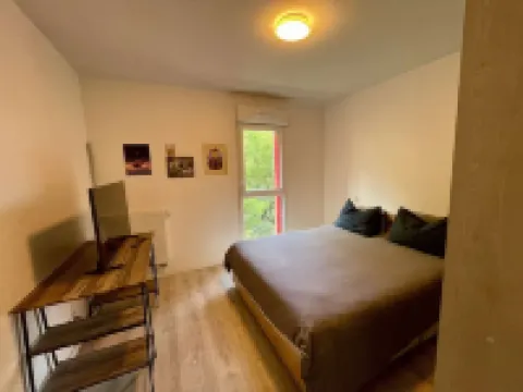 Apparently T3 + balcony Close to bus line and bike rental