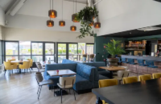 Restyled Bungalow with Dishwasher, Near the Beach