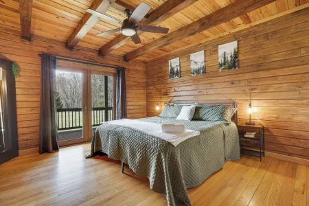 Secluded & Tranquil Retreat for 14 in the Poconos – Firepit/Games/Stargazing+