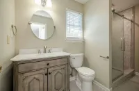 Convenience+Convenience=Charming 3 bedroom house with WiFi,AC in pleasant Evans Hôtels à : Evans