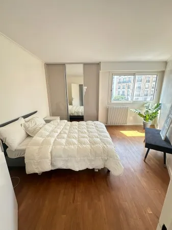 Appartement Moderne Deux Minutes de Porte D'italie Отели рядом со станцией Porte D'Italie Station